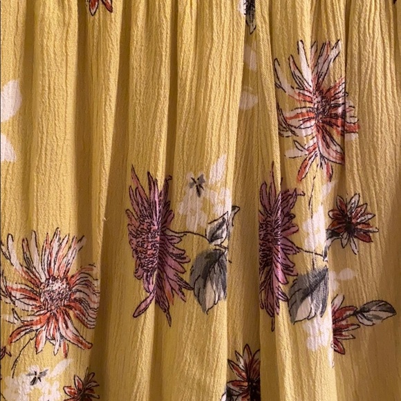 Flowy Cotton Floral Shorts - Picture 3 of 3